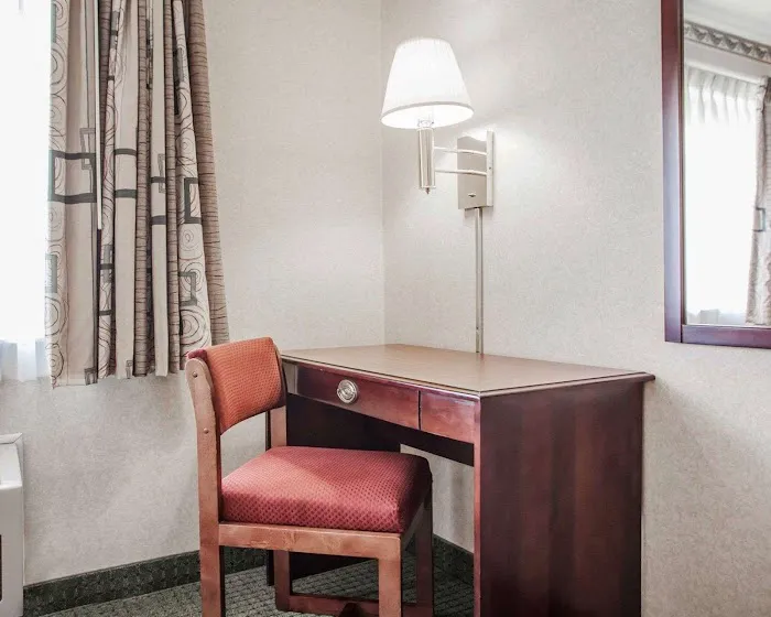 Quality Inn 4