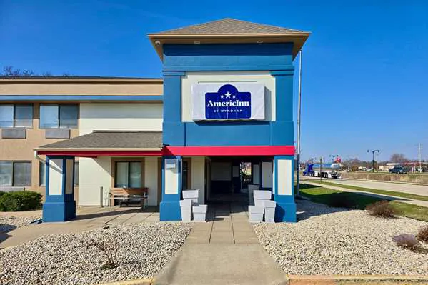 AmericInn by Wyndham Beloit 4