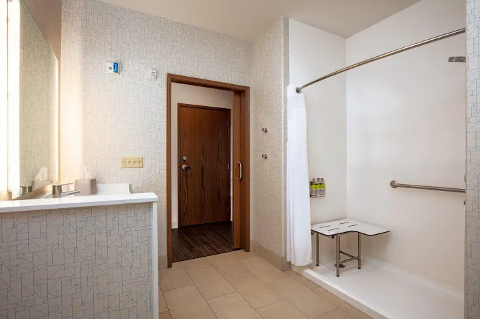 Holiday Inn Express & Suites Beloit by IHG 4