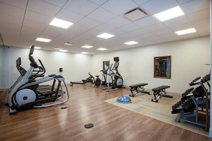 Holiday Inn Express & Suites Beloit by IHG 4
