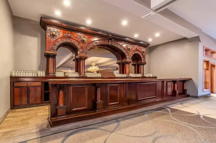 Riverview Inn & Suites, Ascend Hotel Collection 4