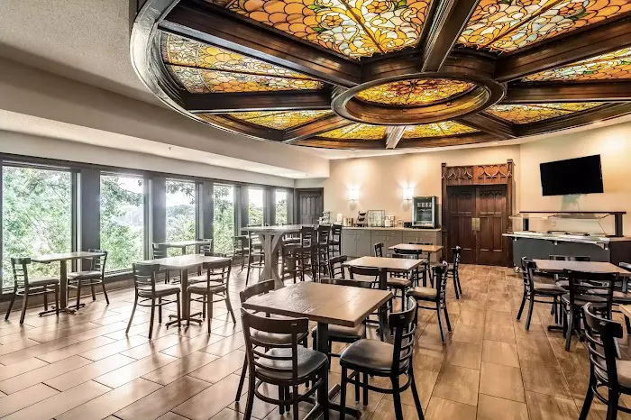 Riverview Inn & Suites, Ascend Hotel Collection 4