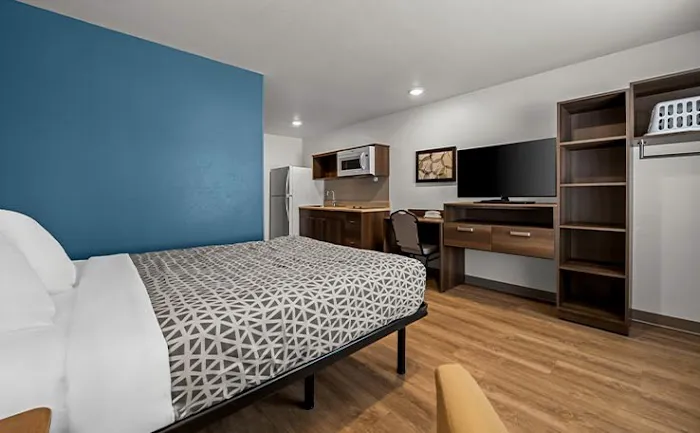 WoodSpring Suites Loves Park - Rockford 4