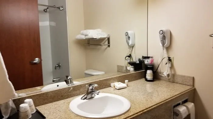 La Quinta Inn & Suites by Wyndham Milwaukee SW New Berlin 4
