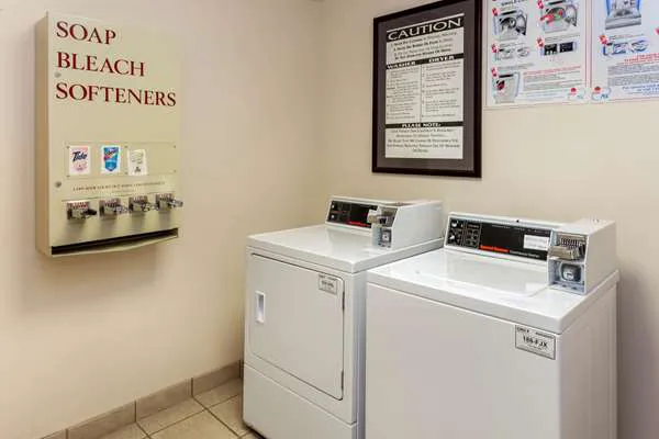 La Quinta Inn & Suites by Wyndham Milwaukee SW New Berlin 4