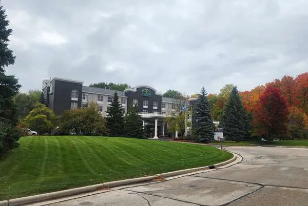 La Quinta Inn & Suites by Wyndham Milwaukee SW New Berlin 4