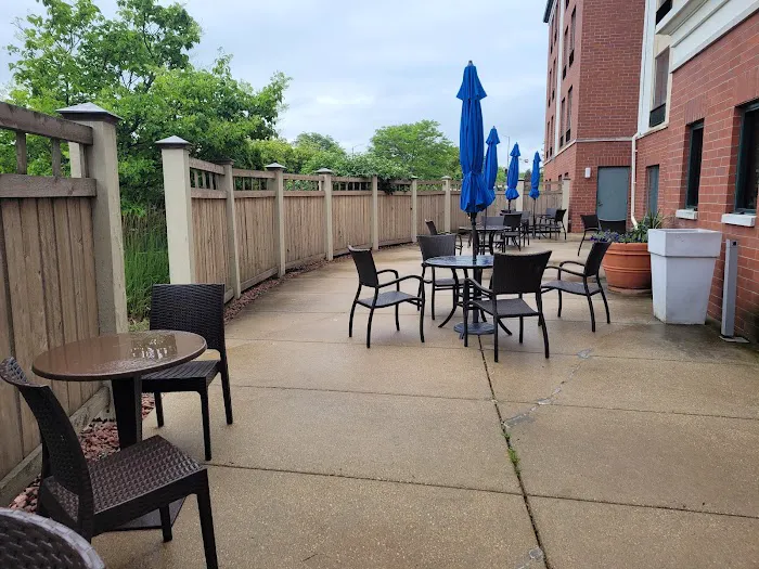 Holiday Inn Express & Suites Milwaukee-New Berlin by IHG 4