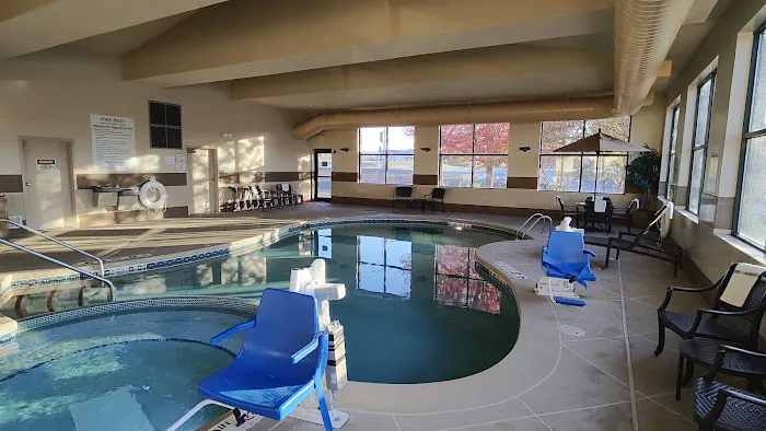 Holiday Inn Express & Suites Milwaukee-New Berlin by IHG 4