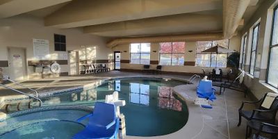 Holiday Inn Express & Suites Milwaukee-New Berlin by IHG