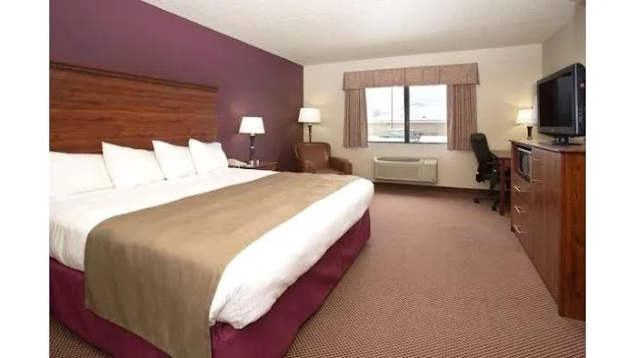 AmericInn by Wyndham New London 4