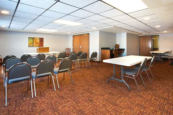 AmericInn by Wyndham New London 4