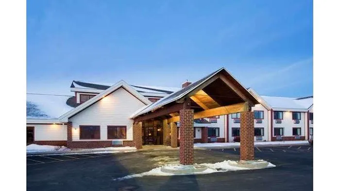 AmericInn by Wyndham New London 4