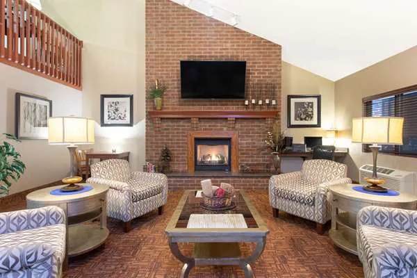 AmericInn by Wyndham New London 4