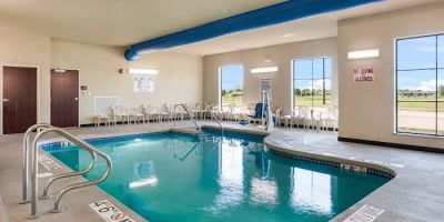 Cobblestone Hotel & Suites - Appleton International Airport