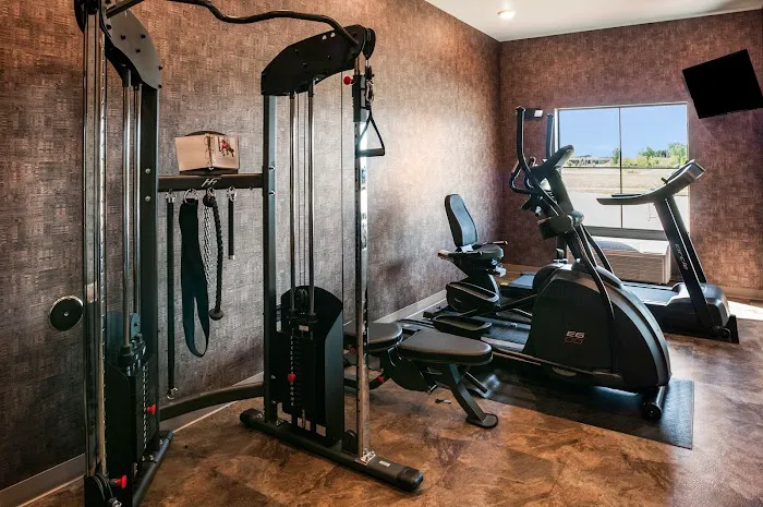 Cobblestone Hotel & Suites - Appleton International Airport 4