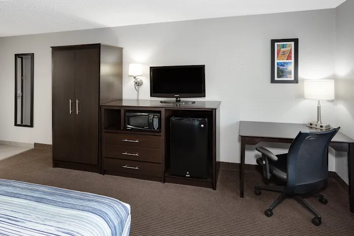 AmericInn by Wyndham Plover Stevens Point 4