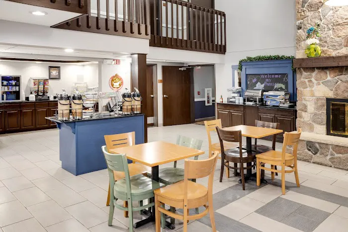 AmericInn by Wyndham Plover Stevens Point 4