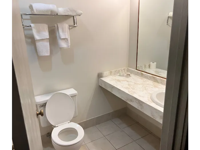 University Inn & Suites Stevens Point 4
