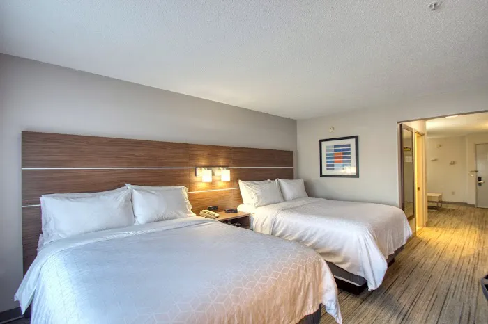 Holiday Inn Express & Suites Oshkosh-Sr 41 by IHG 4