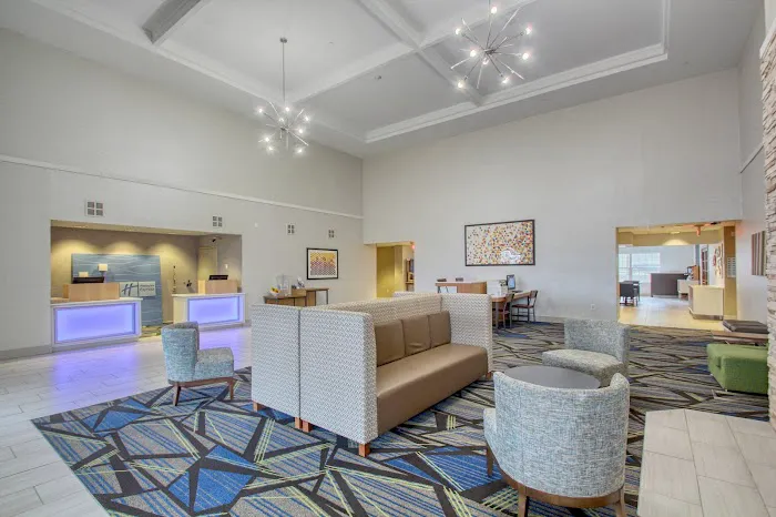 Holiday Inn Express & Suites Oshkosh-Sr 41 by IHG 4