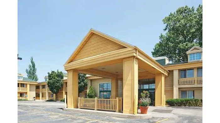 La Quinta Inn by Wyndham Oshkosh 4