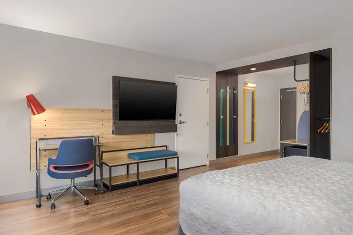 Tru by Hilton Oshkosh 4