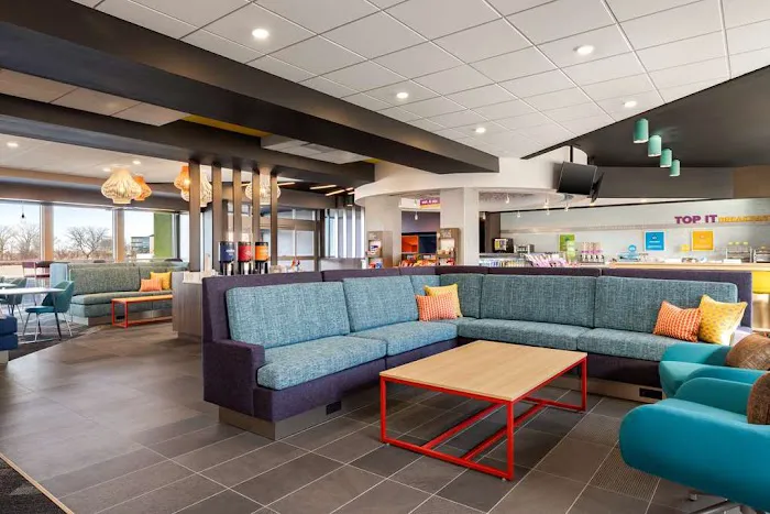 Tru by Hilton Oshkosh 4