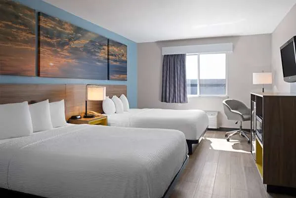 Days Inn by Wyndham Neenah 4