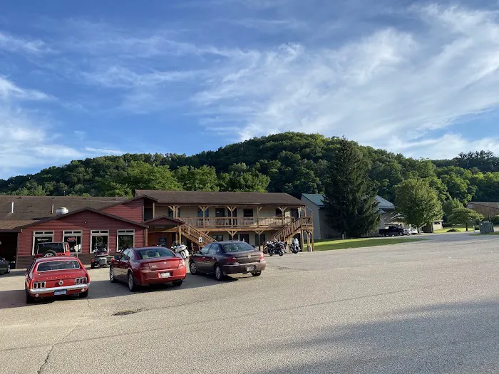 Country Gardens Motel & Lounge 4