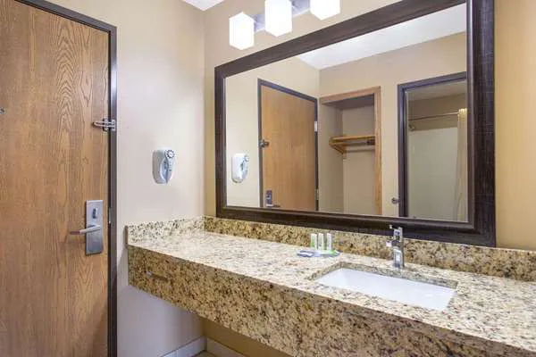 AmericInn by Wyndham Boscobel 4