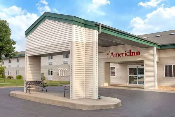 AmericInn by Wyndham Boscobel 4