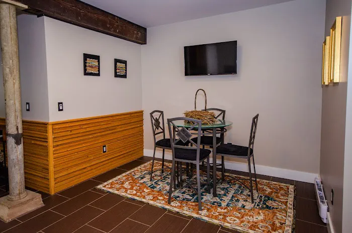 Tobacco Warehouse Inn 4