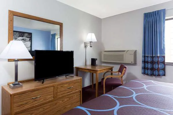 Super 8 by Wyndham Wisconsin Dells 4