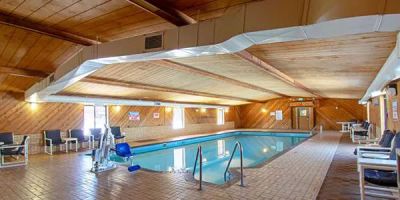 Econo Lodge Inn & Suites