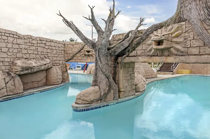 Polynesian Hotel & Suites Wisconsin Dells 4