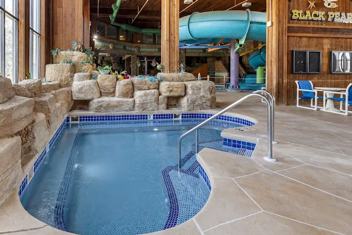 Polynesian Hotel & Suites Wisconsin Dells 4