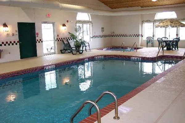 Country Inn & Suites by Radisson, Stockton, IL 4