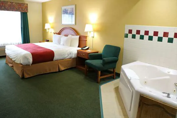 Country Inn & Suites by Radisson, Stockton, IL 4