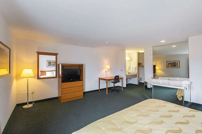 Quality Inn & Suites Belmont Route 151 4