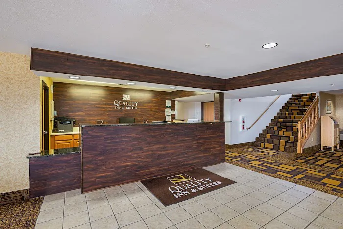 Quality Inn & Suites Belmont Route 151 4