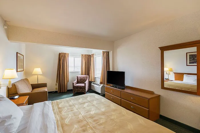 Quality Inn & Suites Belmont Route 151 4
