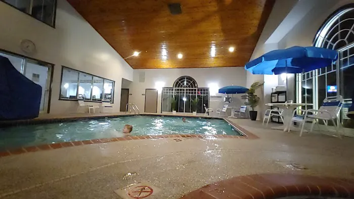 Country Inn & Suites by Radisson, Freeport, IL 4