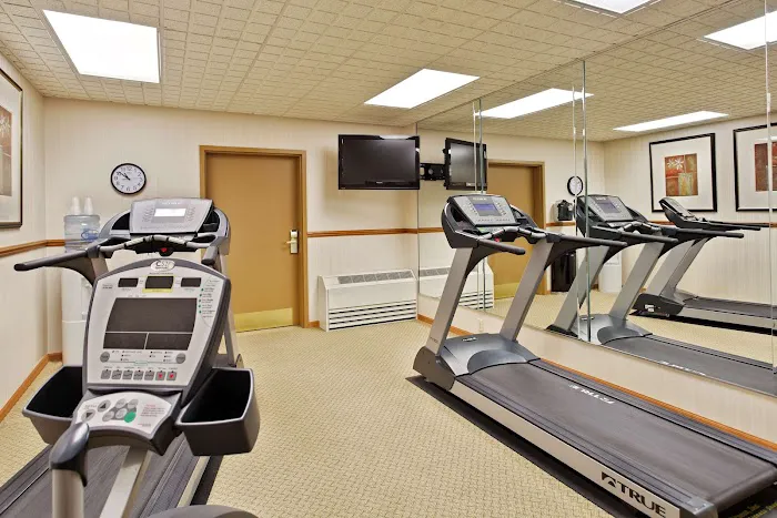 Country Inn & Suites by Radisson, Freeport, IL 4