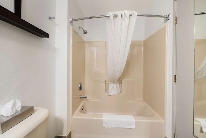 Country Inn & Suites by Radisson, Freeport, IL 4