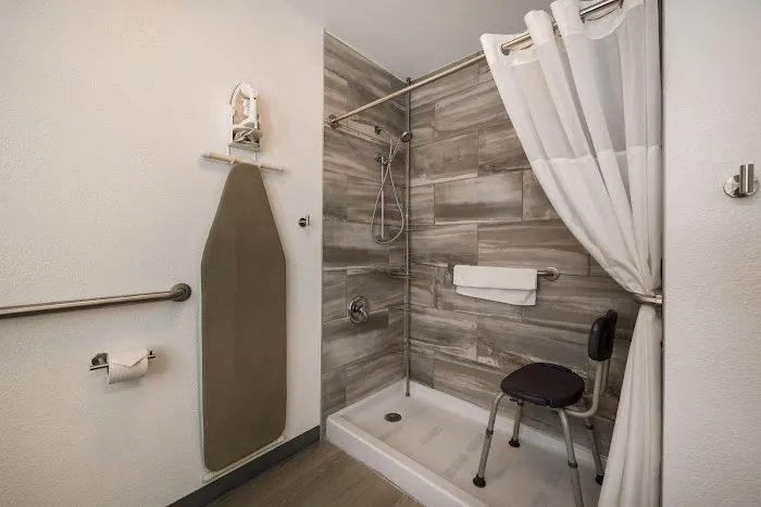Country Inn & Suites by Radisson, Freeport, IL 4