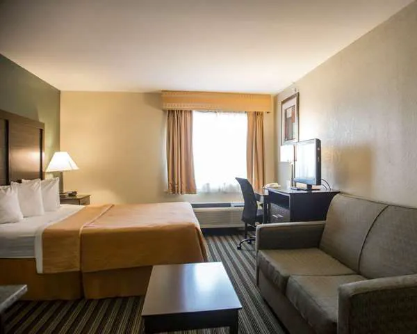 Quality Inn & Suites Loves Park near Rockford 4