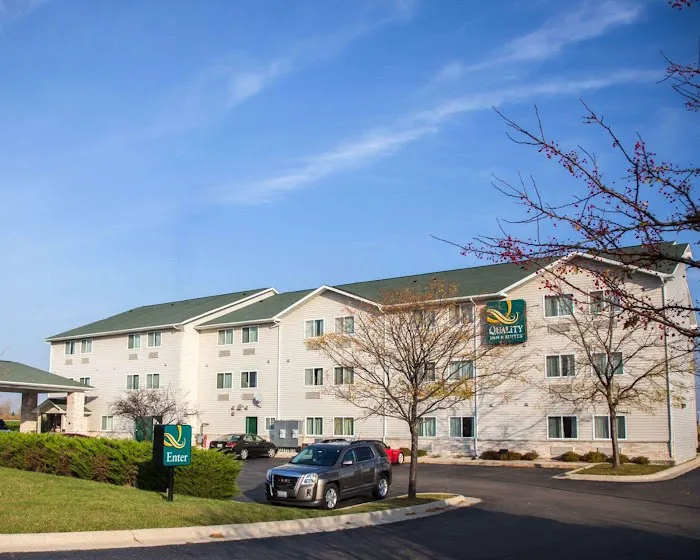 Quality Inn & Suites Loves Park near Rockford 4