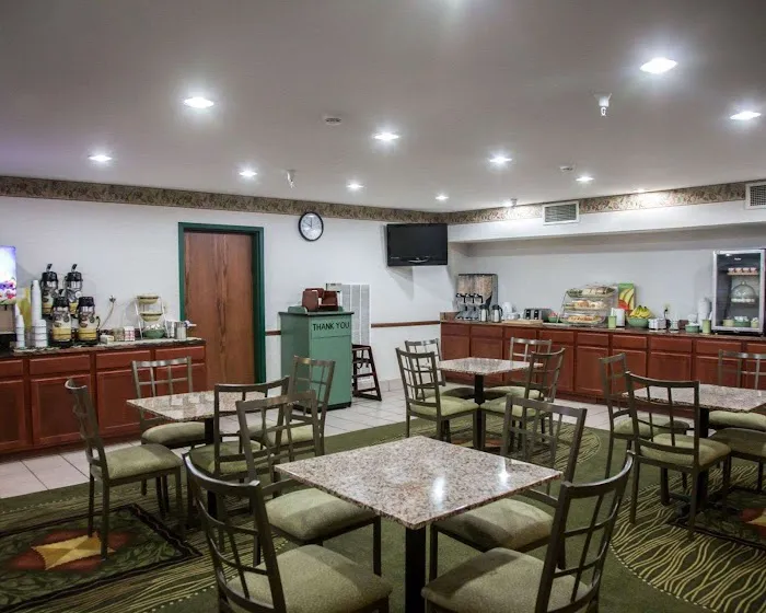 Quality Inn & Suites Loves Park near Rockford 4