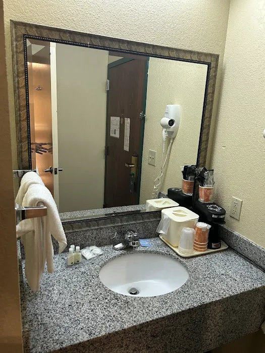 Quality Inn & Suites Loves Park near Rockford 4