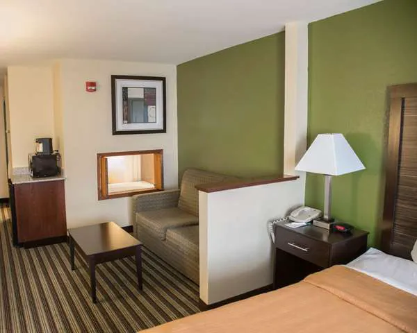 Quality Inn & Suites Loves Park near Rockford 4